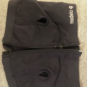 Medela hands free pumping bra size large